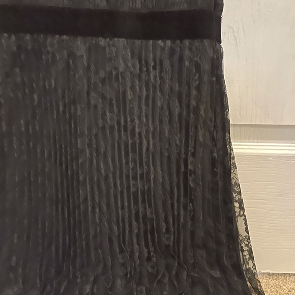 Dancing Lady Mini - Picture 2 of 9